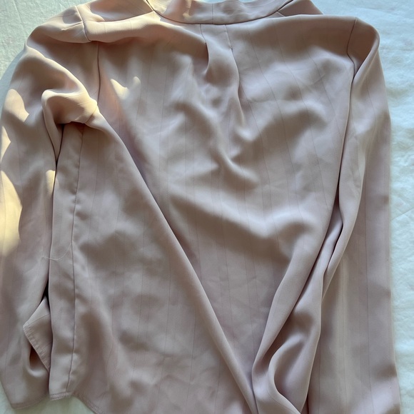 Aritzia Babaton Akira Power Blouse Long Sleeve V-Neck Light Pink, L - Picture 5 of 8